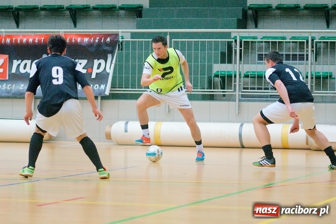 Zdjęcie w galerii na portalu naszraciborz.pl: HLPN: Niedzielny maraton futsalu. Zmarnowana szansa M&D Metallbau. Galaktikos nowym liderem I ligi wiadomości z regionu