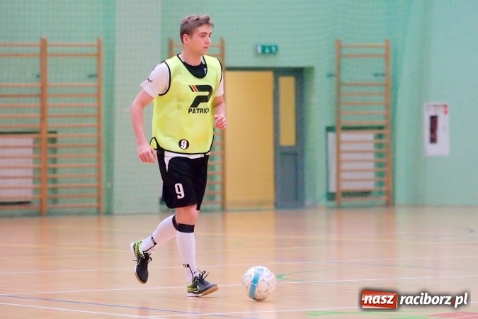 Zdjęcie w galerii na portalu naszraciborz.pl: HLPN: Niedzielny maraton futsalu. Zmarnowana szansa M&D Metallbau. Galaktikos nowym liderem I ligi wiadomości z regionu