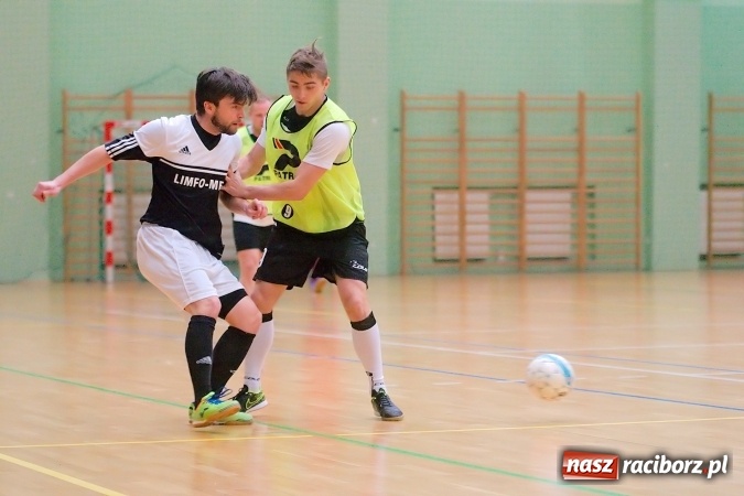 Zdjęcie w galerii na portalu naszraciborz.pl: HLPN: Niedzielny maraton futsalu. Zmarnowana szansa M&D Metallbau. Galaktikos nowym liderem I ligi wiadomości z regionu