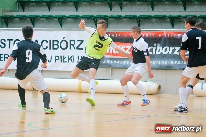Zdjęcie w galerii na portalu naszraciborz.pl: HLPN: Niedzielny maraton futsalu. Zmarnowana szansa M&D Metallbau. Galaktikos nowym liderem I ligi wiadomości z regionu