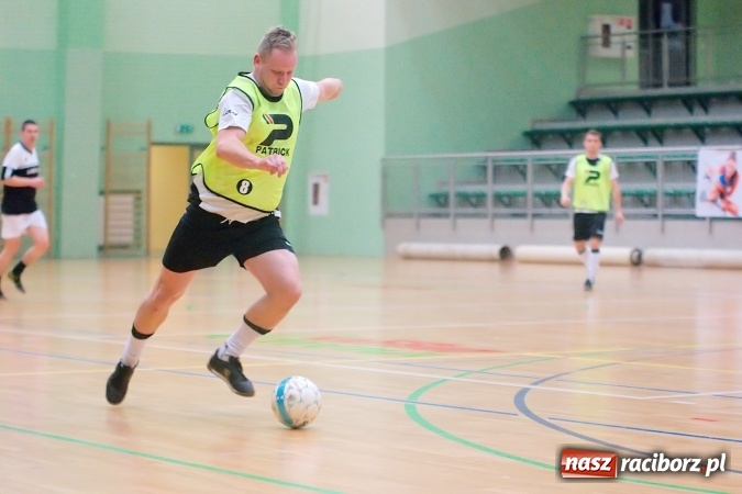 Zdjęcie w galerii na portalu naszraciborz.pl: HLPN: Niedzielny maraton futsalu. Zmarnowana szansa M&D Metallbau. Galaktikos nowym liderem I ligi wiadomości z regionu