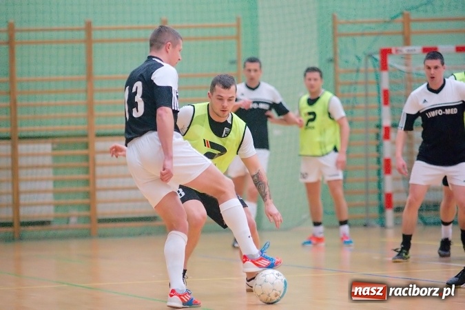Zdjęcie w galerii na portalu naszraciborz.pl: HLPN: Niedzielny maraton futsalu. Zmarnowana szansa M&D Metallbau. Galaktikos nowym liderem I ligi wiadomości z regionu