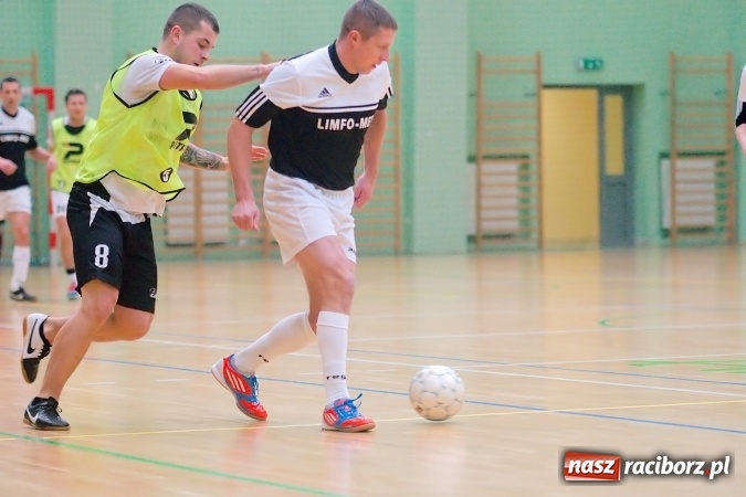 Zdjęcie w galerii na portalu naszraciborz.pl: HLPN: Niedzielny maraton futsalu. Zmarnowana szansa M&D Metallbau. Galaktikos nowym liderem I ligi wiadomości z regionu