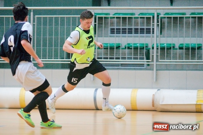 Zdjęcie w galerii na portalu naszraciborz.pl: HLPN: Niedzielny maraton futsalu. Zmarnowana szansa M&D Metallbau. Galaktikos nowym liderem I ligi wiadomości z regionu