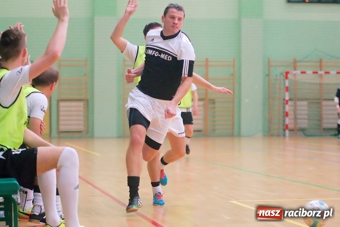 Zdjęcie w galerii na portalu naszraciborz.pl: HLPN: Niedzielny maraton futsalu. Zmarnowana szansa M&D Metallbau. Galaktikos nowym liderem I ligi wiadomości z regionu