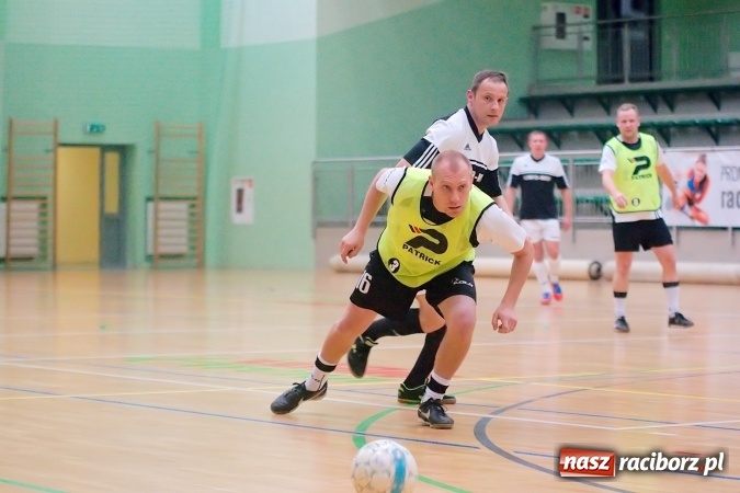 Zdjęcie w galerii na portalu naszraciborz.pl: HLPN: Niedzielny maraton futsalu. Zmarnowana szansa M&D Metallbau. Galaktikos nowym liderem I ligi wiadomości z regionu