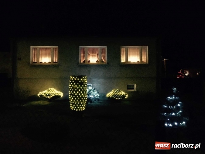 Zdjęcie w galerii na portalu naszraciborz.pl: Ciekawe dekoracje Bożonarodzeniowe domu i posesji - w Rudzie Kozielskiej rozstrzygnięto konkurs  wiadomości z regionu