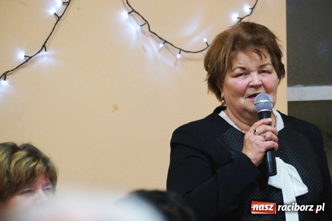 Zdjęcie w galerii na portalu naszraciborz.pl: Stowarzyszenie Kobiet Aktywnych odtworzyło... hymn Nędzy  wiadomości z regionu