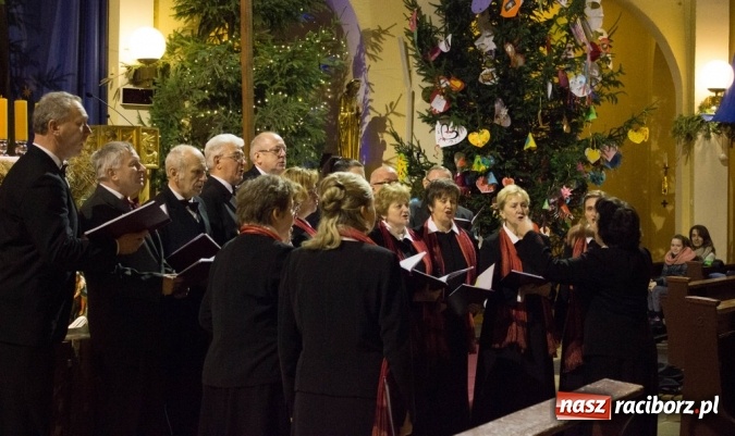Zdjęcie w galerii na portalu naszraciborz.pl: Msza św. z okazji 20-lecia istnienia ch&oacute;ru Bel Canto z udziałem ch&oacute;r&oacute;w z Toszka i Zebrzydowic wiadomości z regionu