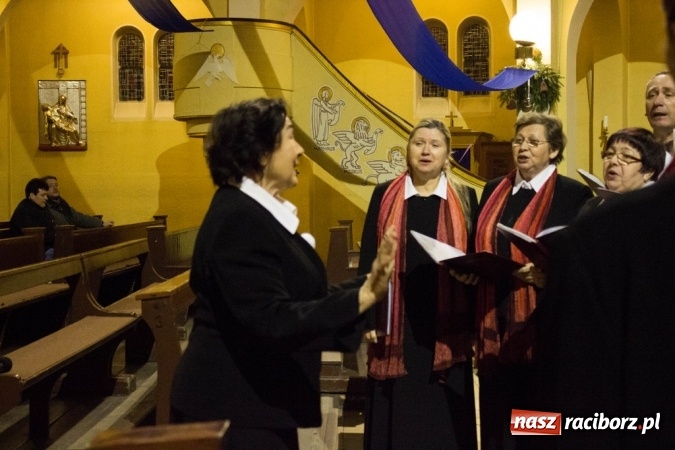 Zdjęcie w galerii na portalu naszraciborz.pl: Msza św. z okazji 20-lecia istnienia ch&oacute;ru Bel Canto z udziałem ch&oacute;r&oacute;w z Toszka i Zebrzydowic wiadomości z regionu