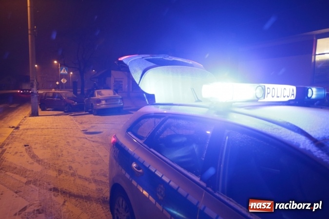 Zdjęcie w galerii na portalu naszraciborz.pl: Kierowca tico przeszarżował na śniegu wiadomości z regionu