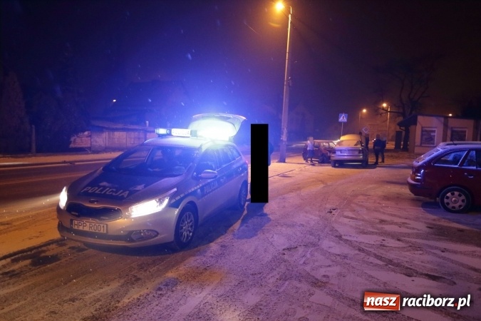 Zdjęcie w galerii na portalu naszraciborz.pl: Kierowca tico przeszarżował na śniegu wiadomości z regionu