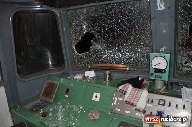 Zdjęcie w galerii na portalu naszraciborz.pl: Policjanci zatrzymali 22-letniego wandala. Zdewastował lokomotywę wiadomości z regionu