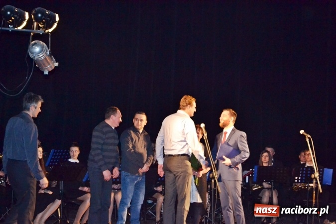 Zdjęcie w galerii na portalu naszraciborz.pl: Pierwszy koncert po remoncie budynku MOKSiR w Kuźni Raciborskiej wiadomości z regionu