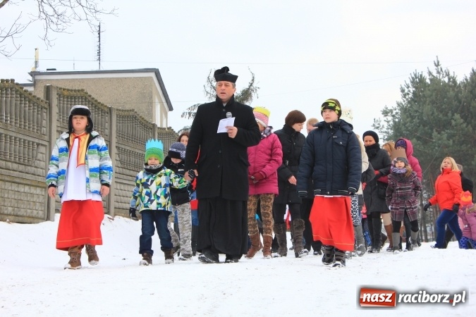 Zdjęcie w galerii na portalu naszraciborz.pl: Kobyla: Trzej Królowie oddali pokłon Bożemu Dziecięciu wiadomości z regionu