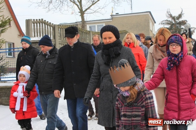 Zdjęcie w galerii na portalu naszraciborz.pl: Kobyla: Trzej Królowie oddali pokłon Bożemu Dziecięciu wiadomości z regionu