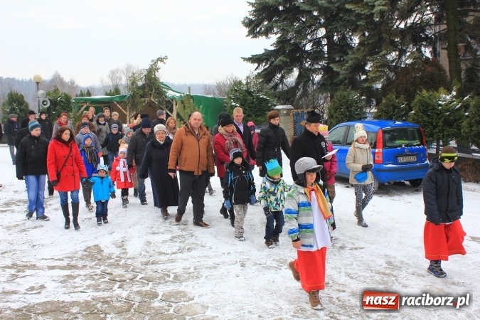 Zdjęcie w galerii na portalu naszraciborz.pl: Kobyla: Trzej Królowie oddali pokłon Bożemu Dziecięciu wiadomości z regionu