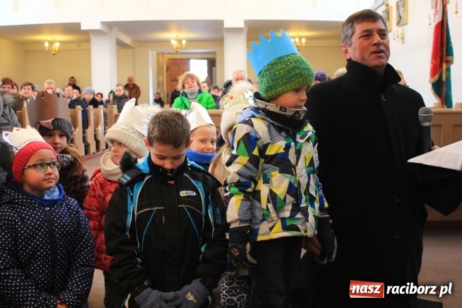 Zdjęcie w galerii na portalu naszraciborz.pl: Kobyla: Trzej Królowie oddali pokłon Bożemu Dziecięciu wiadomości z regionu
