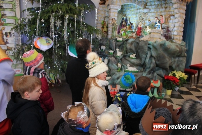 Zdjęcie w galerii na portalu naszraciborz.pl: Kobyla: Trzej Królowie oddali pokłon Bożemu Dziecięciu wiadomości z regionu