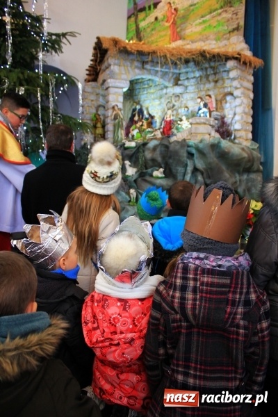 Zdjęcie w galerii na portalu naszraciborz.pl: Kobyla: Trzej Królowie oddali pokłon Bożemu Dziecięciu wiadomości z regionu