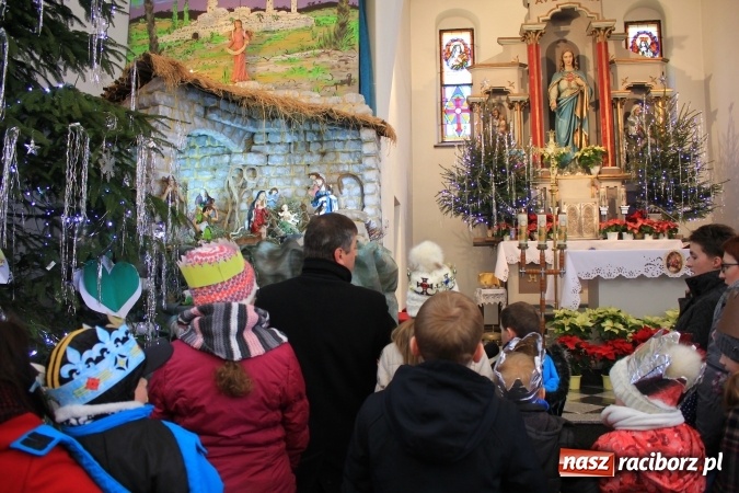 Zdjęcie w galerii na portalu naszraciborz.pl: Kobyla: Trzej Królowie oddali pokłon Bożemu Dziecięciu wiadomości z regionu