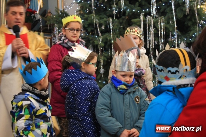 Zdjęcie w galerii na portalu naszraciborz.pl: Kobyla: Trzej Królowie oddali pokłon Bożemu Dziecięciu wiadomości z regionu