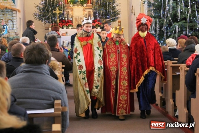 Zdjęcie w galerii na portalu naszraciborz.pl: Kobyla: Trzej Królowie oddali pokłon Bożemu Dziecięciu wiadomości z regionu