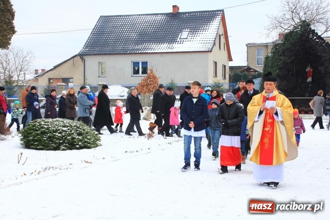Zdjęcie w galerii na portalu naszraciborz.pl: Kobyla: Trzej Królowie oddali pokłon Bożemu Dziecięciu wiadomości z regionu