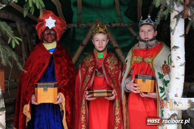 Zdjęcie w galerii na portalu naszraciborz.pl: Kobyla: Trzej Królowie oddali pokłon Bożemu Dziecięciu wiadomości z regionu