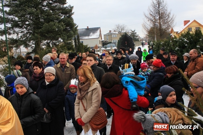 Zdjęcie w galerii na portalu naszraciborz.pl: Kobyla: Trzej Królowie oddali pokłon Bożemu Dziecięciu wiadomości z regionu
