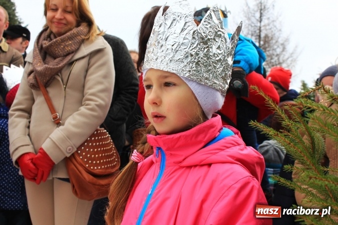 Zdjęcie w galerii na portalu naszraciborz.pl: Kobyla: Trzej Królowie oddali pokłon Bożemu Dziecięciu wiadomości z regionu