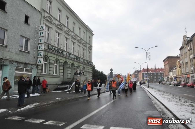 Zdjęcie w galerii na portalu naszraciborz.pl: Setki wiernych przeszły przez Racibórz w II Orszaku Trzech Króli wiadomości z regionu