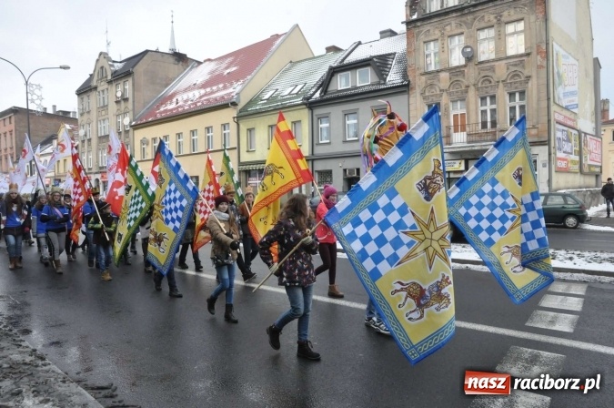 Zdjęcie w galerii na portalu naszraciborz.pl: Setki wiernych przeszły przez Racibórz w II Orszaku Trzech Króli wiadomości z regionu