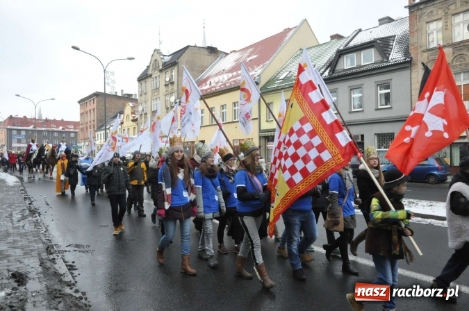 Zdjęcie w galerii na portalu naszraciborz.pl: Setki wiernych przeszły przez Racibórz w II Orszaku Trzech Króli wiadomości z regionu