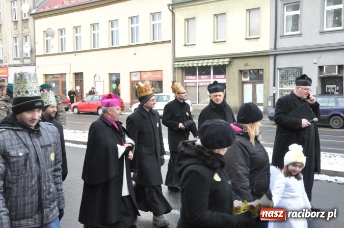 Zdjęcie w galerii na portalu naszraciborz.pl: Setki wiernych przeszły przez Racibórz w II Orszaku Trzech Króli wiadomości z regionu