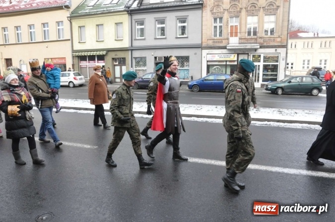 Zdjęcie w galerii na portalu naszraciborz.pl: Setki wiernych przeszły przez Racibórz w II Orszaku Trzech Króli wiadomości z regionu
