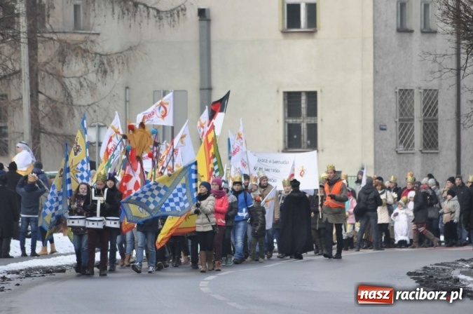 Zdjęcie w galerii na portalu naszraciborz.pl: Setki wiernych przeszły przez Racibórz w II Orszaku Trzech Króli wiadomości z regionu