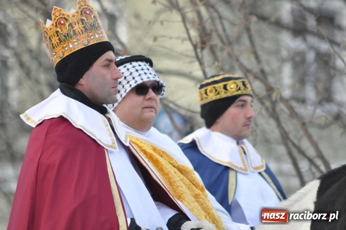Zdjęcie w galerii na portalu naszraciborz.pl: Setki wiernych przeszły przez Racibórz w II Orszaku Trzech Króli wiadomości z regionu
