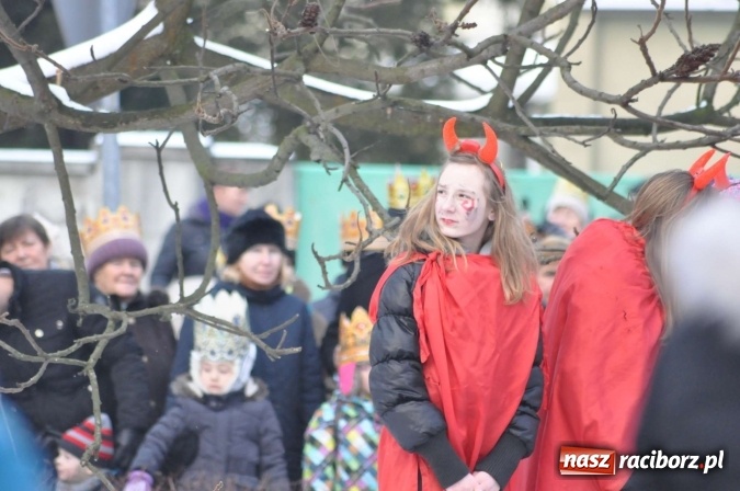 Zdjęcie w galerii na portalu naszraciborz.pl: Setki wiernych przeszły przez Racibórz w II Orszaku Trzech Króli wiadomości z regionu