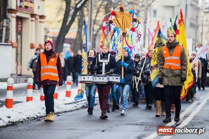 Zdjęcie w galerii na portalu naszraciborz.pl: II Raciborski Orszak Trzech Kr&oacute;li - obszerna FOTORELACJA z trasy przemarszu wiadomości z regionu