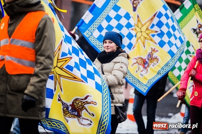 Zdjęcie w galerii na portalu naszraciborz.pl: II Raciborski Orszak Trzech Kr&oacute;li - obszerna FOTORELACJA z trasy przemarszu wiadomości z regionu