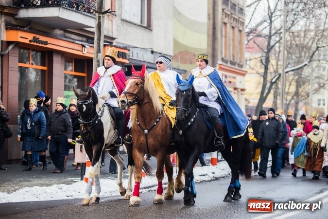 Zdjęcie w galerii na portalu naszraciborz.pl: II Raciborski Orszak Trzech Kr&oacute;li - obszerna FOTORELACJA z trasy przemarszu wiadomości z regionu