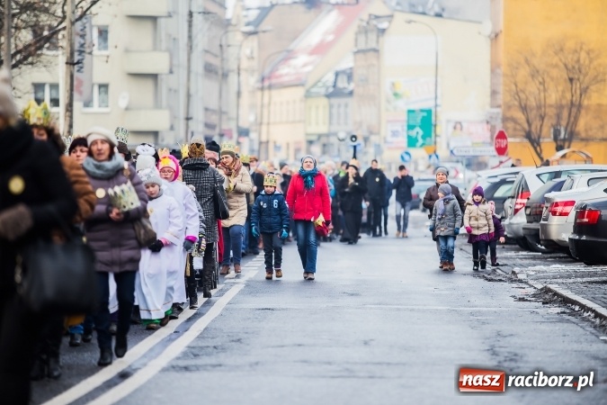 Zdjęcie w galerii na portalu naszraciborz.pl: II Raciborski Orszak Trzech Kr&oacute;li - obszerna FOTORELACJA z trasy przemarszu wiadomości z regionu