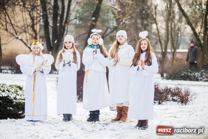 Zdjęcie w galerii na portalu naszraciborz.pl: II Raciborski Orszak Trzech Kr&oacute;li - obszerna FOTORELACJA z trasy przemarszu wiadomości z regionu
