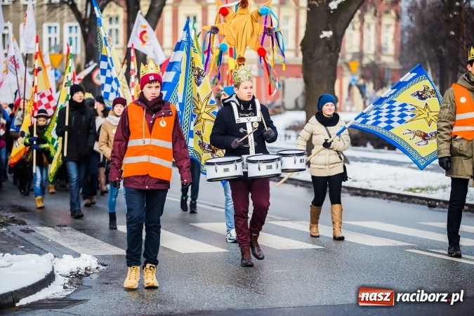 Zdjęcie w galerii na portalu naszraciborz.pl: II Raciborski Orszak Trzech Kr&oacute;li - obszerna FOTORELACJA z trasy przemarszu wiadomości z regionu