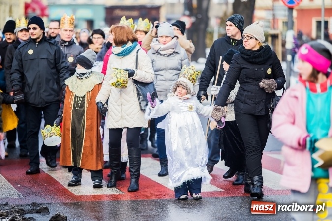 Zdjęcie w galerii na portalu naszraciborz.pl: II Raciborski Orszak Trzech Kr&oacute;li - obszerna FOTORELACJA z trasy przemarszu wiadomości z regionu