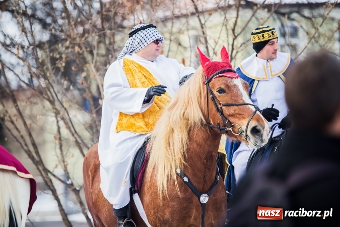 Zdjęcie w galerii na portalu naszraciborz.pl: II Raciborski Orszak Trzech Kr&oacute;li - obszerna FOTORELACJA z trasy przemarszu wiadomości z regionu