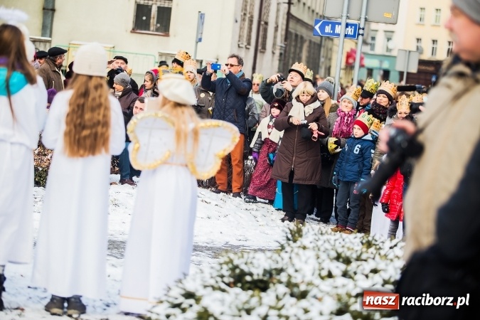 Zdjęcie w galerii na portalu naszraciborz.pl: II Raciborski Orszak Trzech Kr&oacute;li - obszerna FOTORELACJA z trasy przemarszu wiadomości z regionu