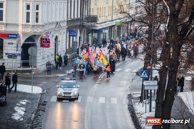 Zdjęcie w galerii na portalu naszraciborz.pl: II Raciborski Orszak Trzech Kr&oacute;li - obszerna FOTORELACJA z trasy przemarszu wiadomości z regionu