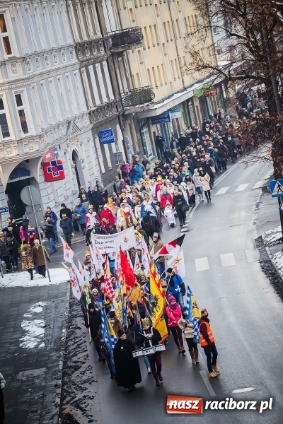 Zdjęcie w galerii na portalu naszraciborz.pl: II Raciborski Orszak Trzech Kr&oacute;li - obszerna FOTORELACJA z trasy przemarszu wiadomości z regionu